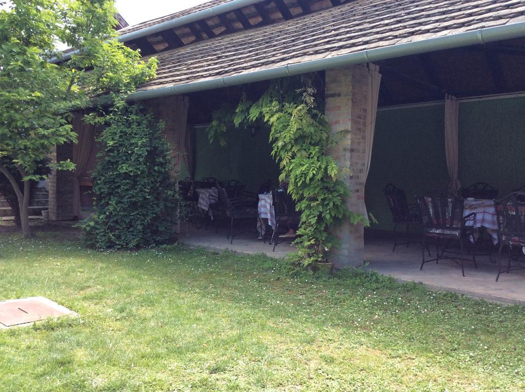 Ugostiteljski Objekat Karibo Otel Sombor Dış mekan fotoğraf